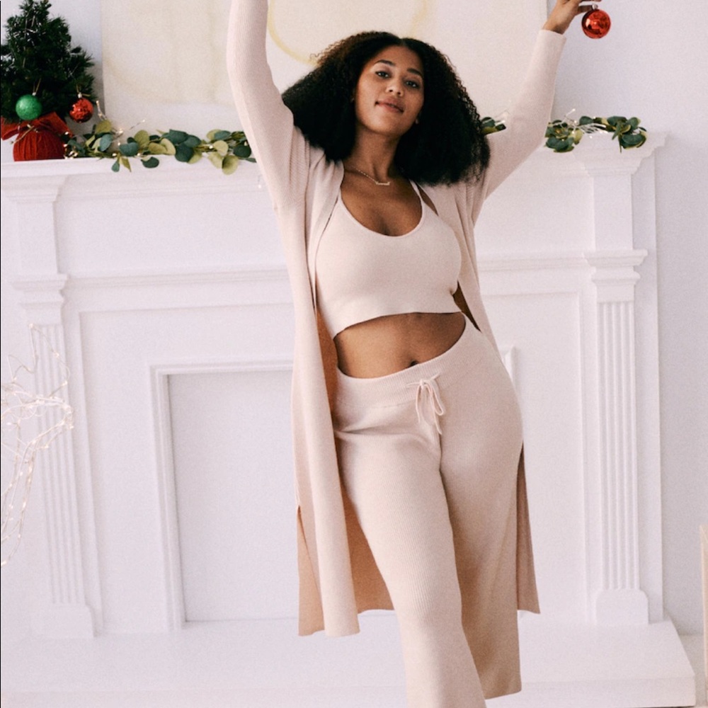 Abercrombie cream wide leg sweater pants - M